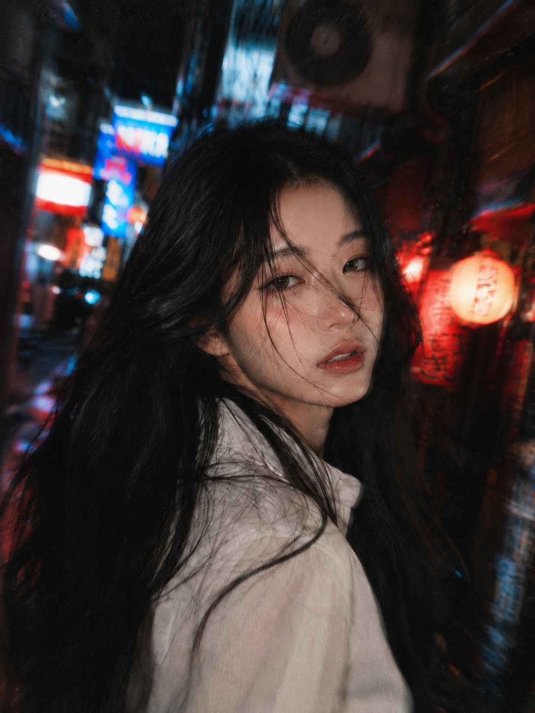 高颗粒感东京窄巷霓虹少女摄影 2