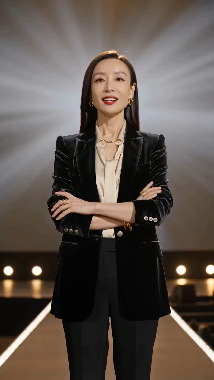 万人体育馆女企业家激情演讲 1
