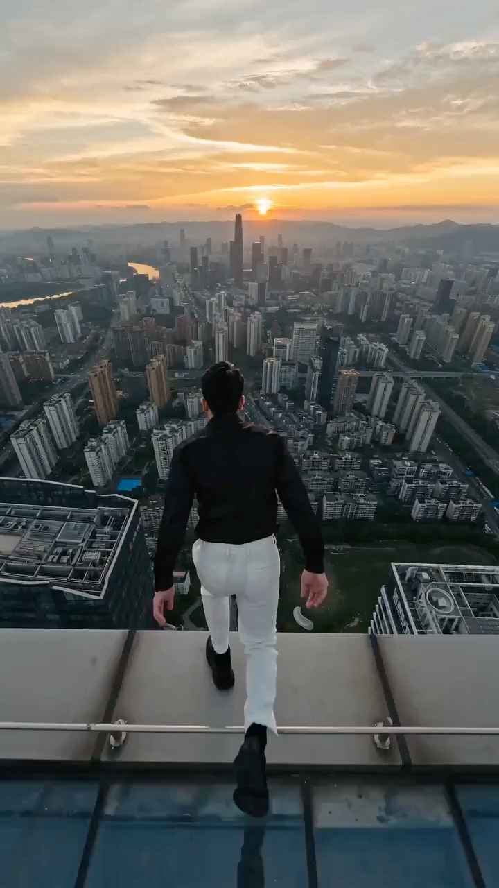 穿梭云端的都市飞行者 1