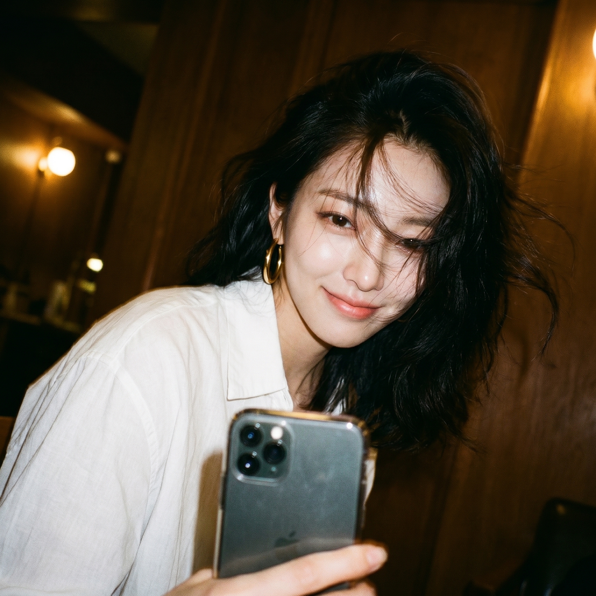 风吹发丝温暖低光胶片感自拍人像 2