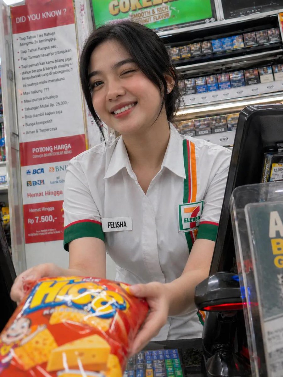 便利店收银员抓拍 3