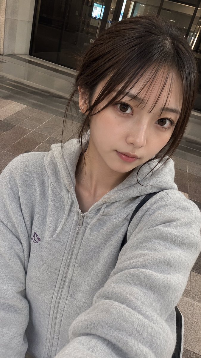 逼真的日本偶像 iPhone 自拍 2