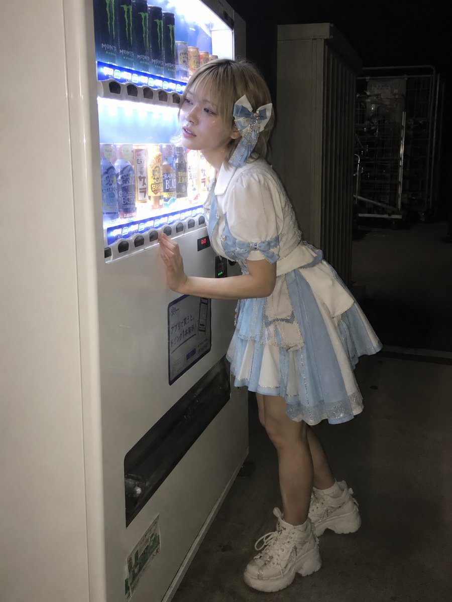 超广角自动售货机人像 2